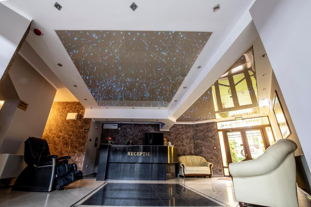 Hotel Novotheos Oradea Exteriör bild