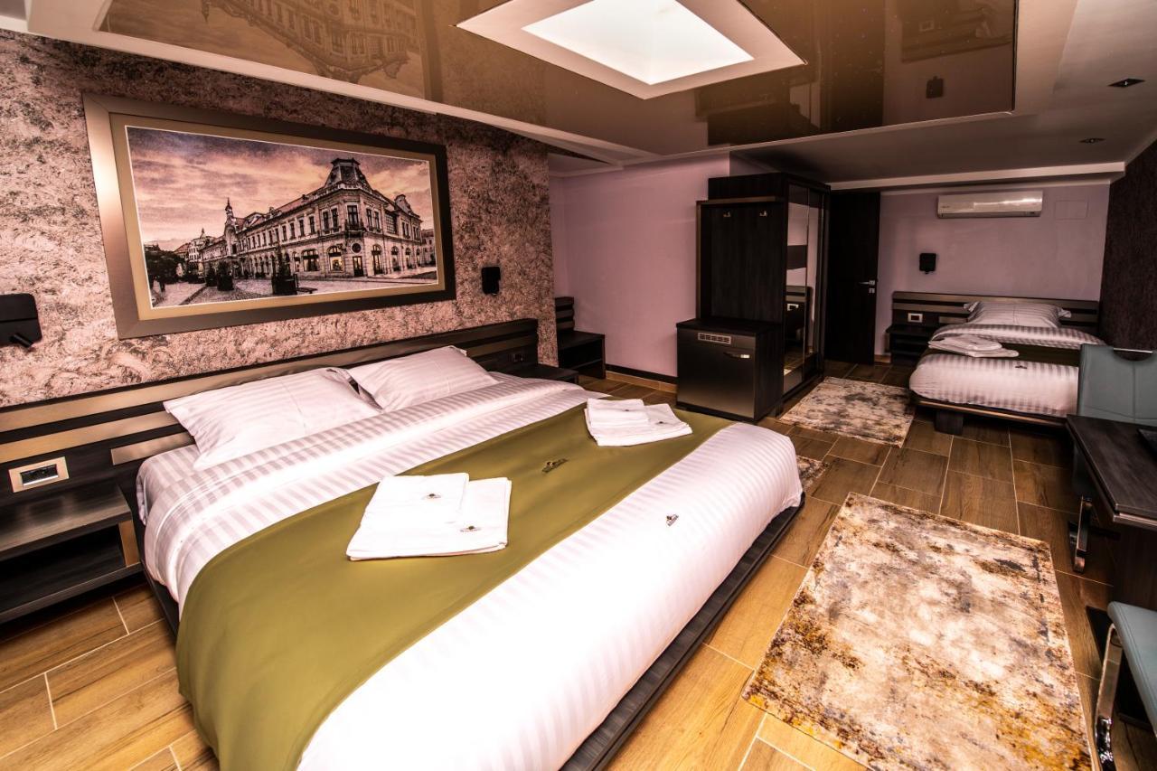 Hotel Novotheos Oradea Exteriör bild