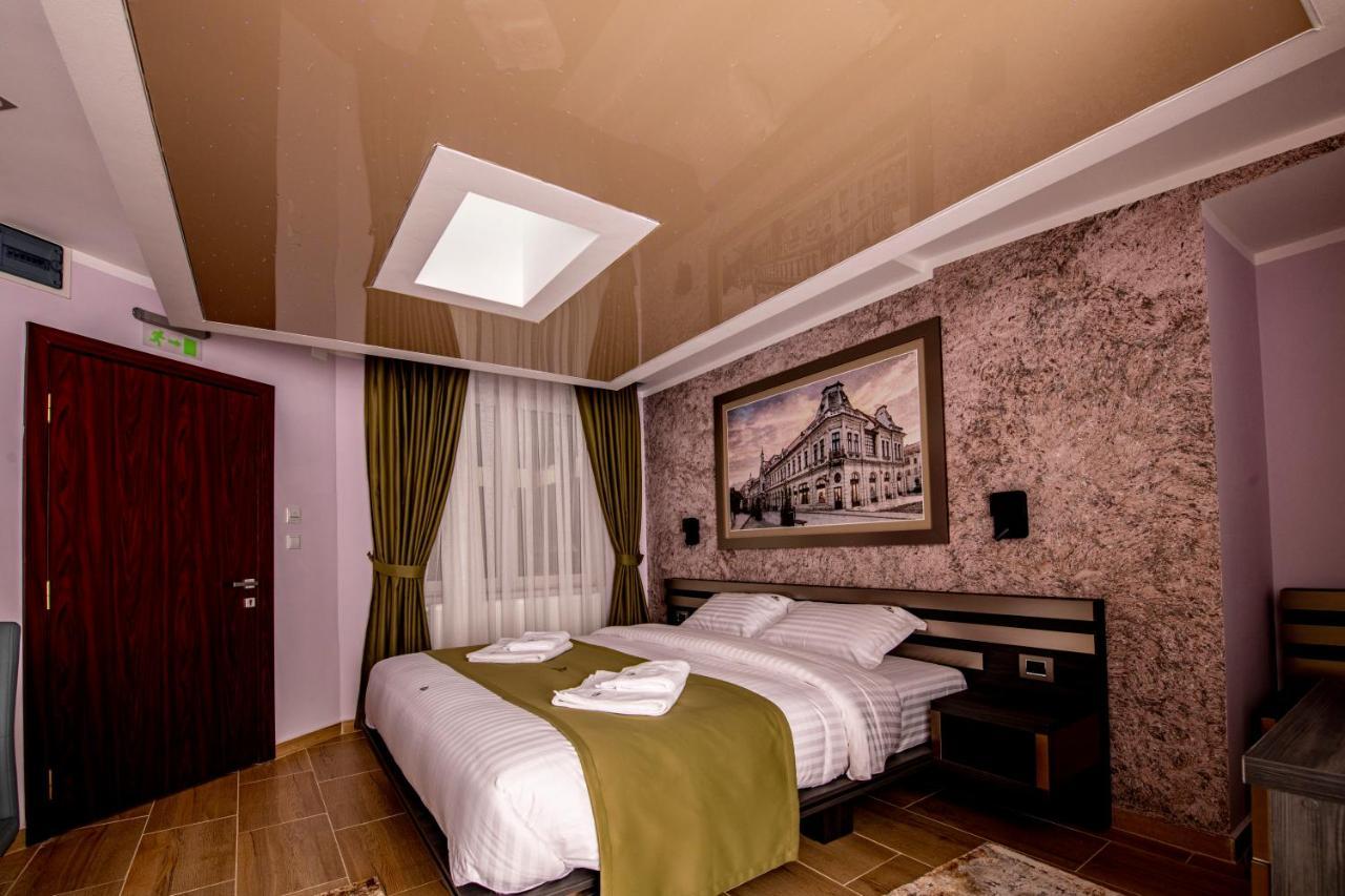 Hotel Novotheos Oradea Exteriör bild