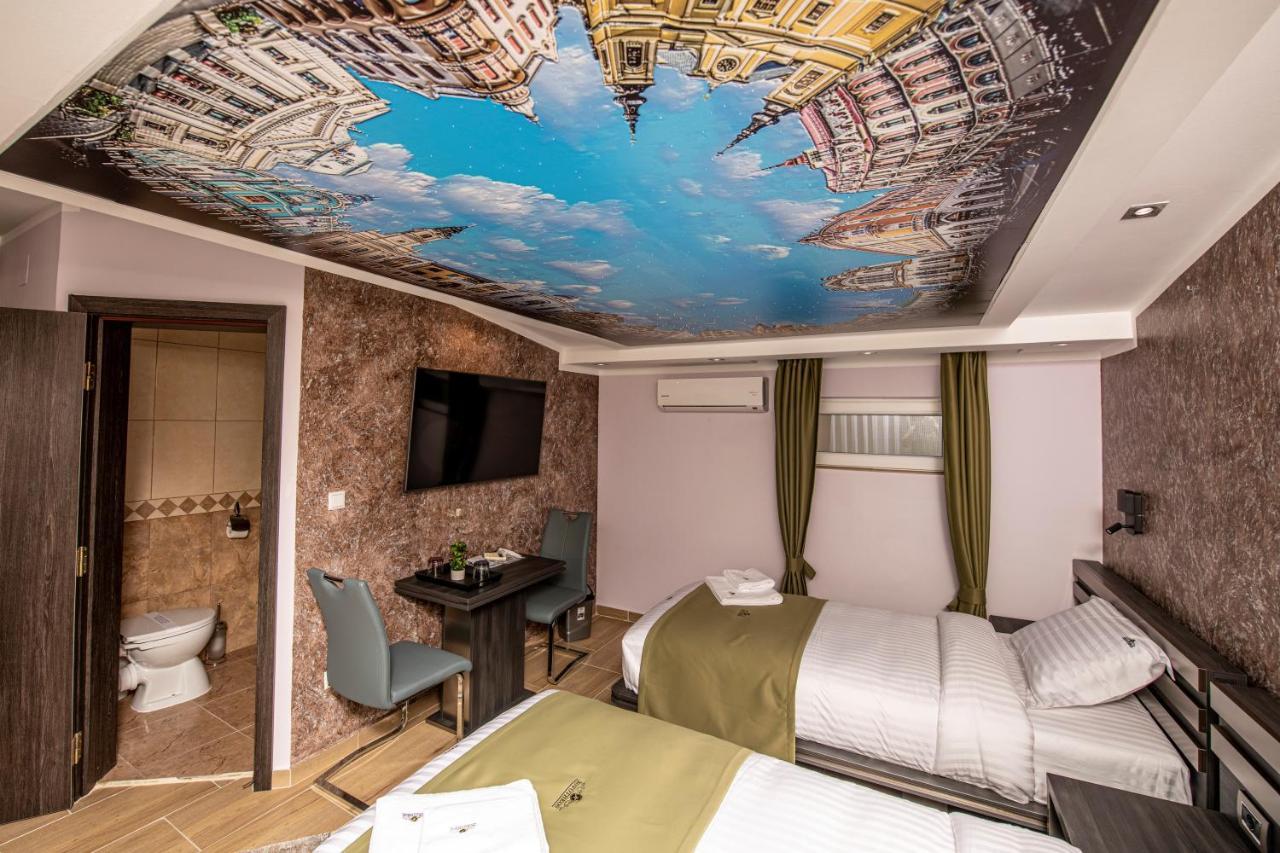 Hotel Novotheos Oradea Exteriör bild