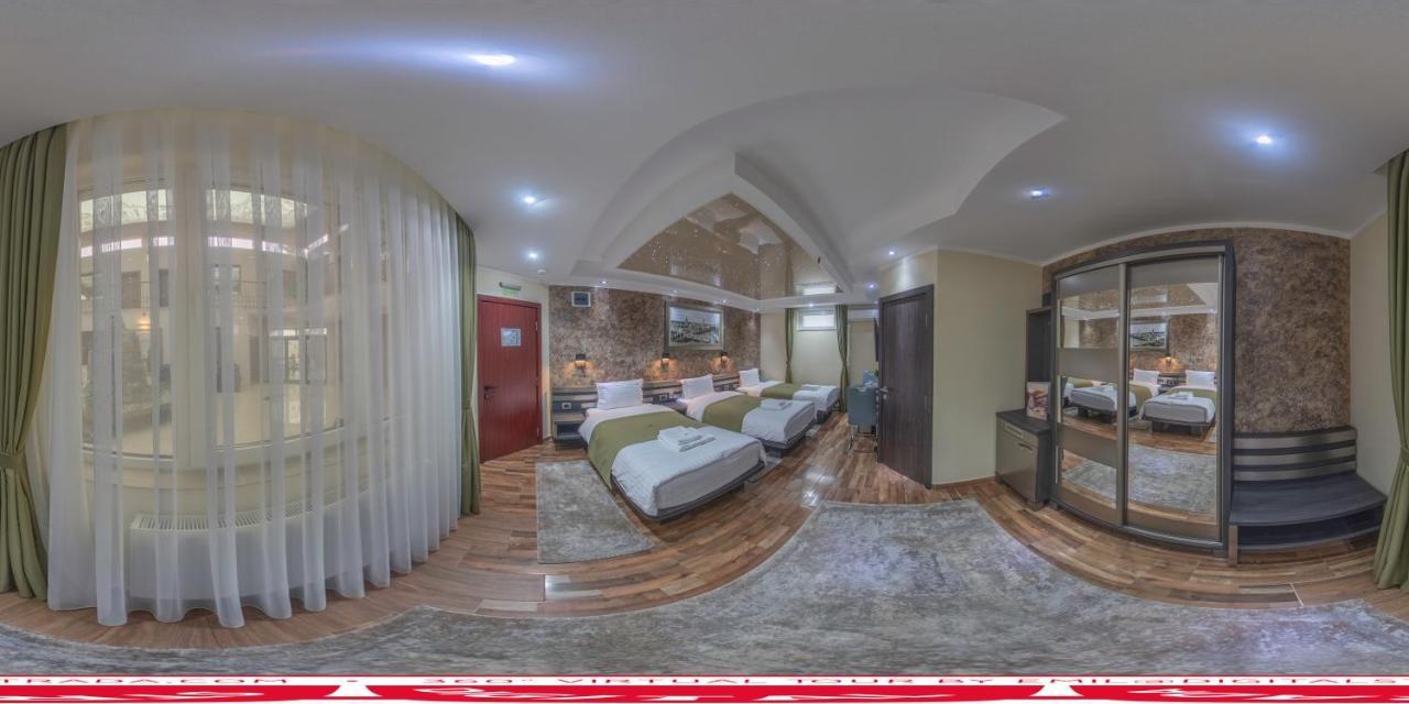 Hotel Novotheos Oradea Exteriör bild