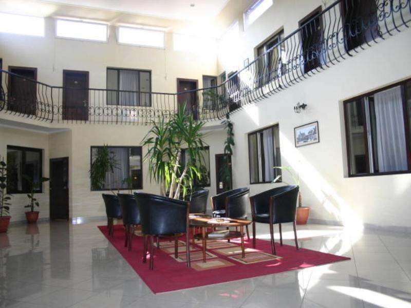 Hotel Novotheos Oradea Exteriör bild